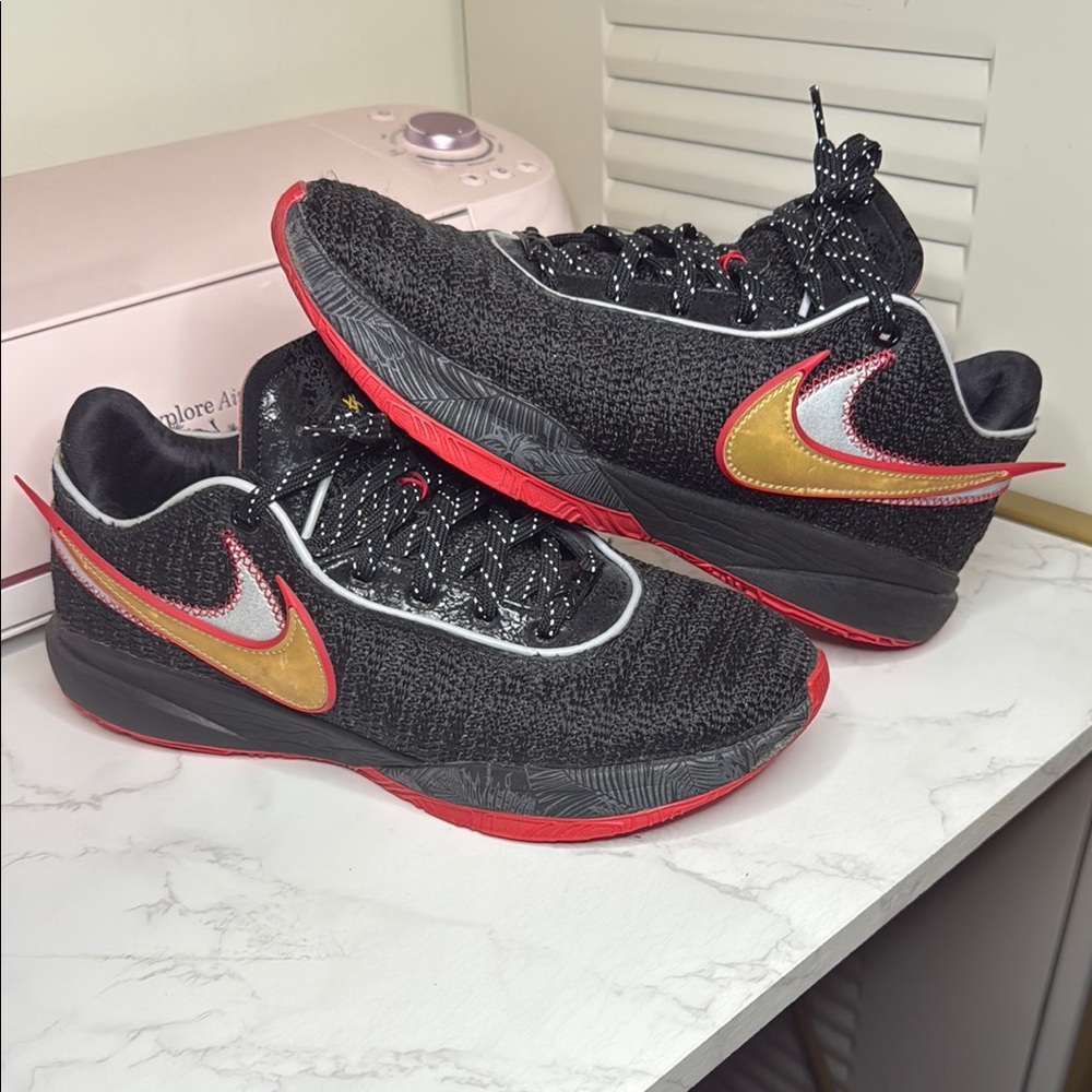 LeBron James Pink Diamond Collection Miami Heat size 9.5